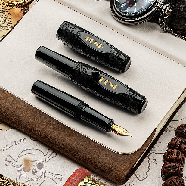 Benu Pixie Jolly Roger Black GT Pocket Pluma estilográfica