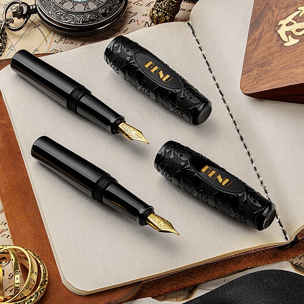 Benu Pixie Jolly Roger Black GT Pocket Pluma estilográfica