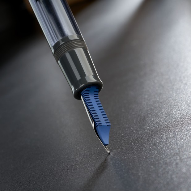 Delta Mid-Size-Plus Prestige Grey ST Fountain pen