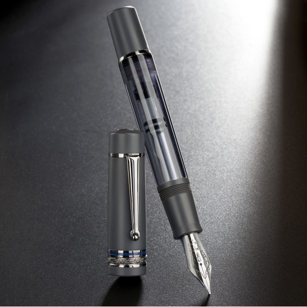 Delta Mid-Size-Plus Prestige Matte Grey ST Stylo plume