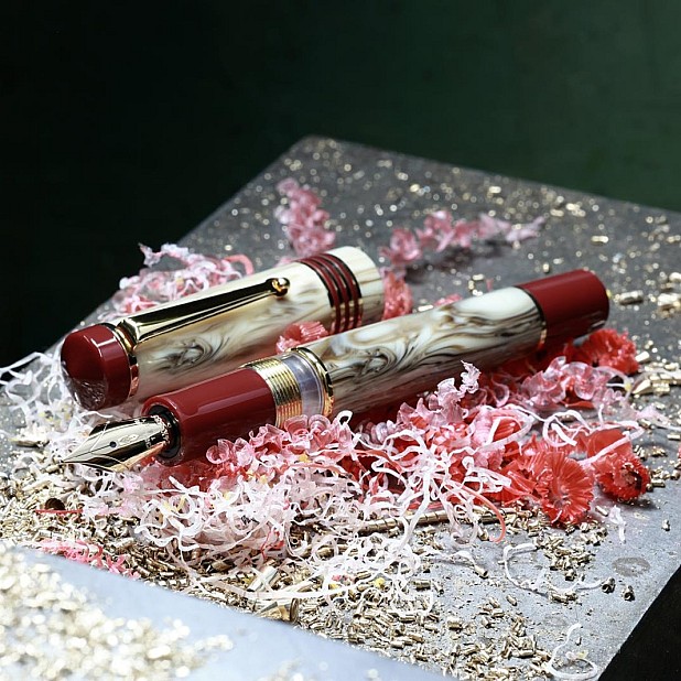 Delta Rouge Divine LE GT Stylo plume