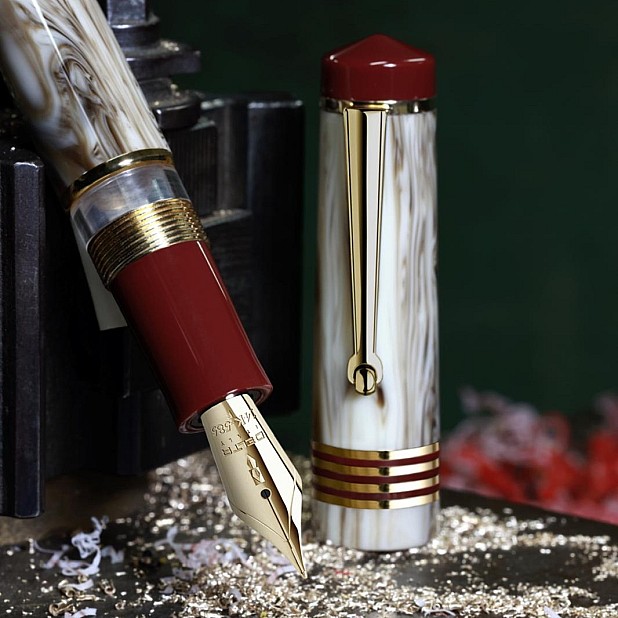 Delta Rouge Divine LE GT Stylo plume