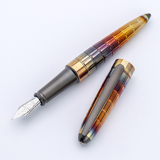 Diplomat Aero Rhomb Flame Fountain pen