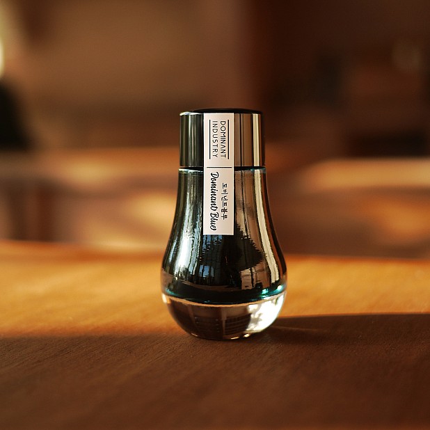 Dominant Industry Standard No.104 Dominant Blue 25ml Butelka atramentu