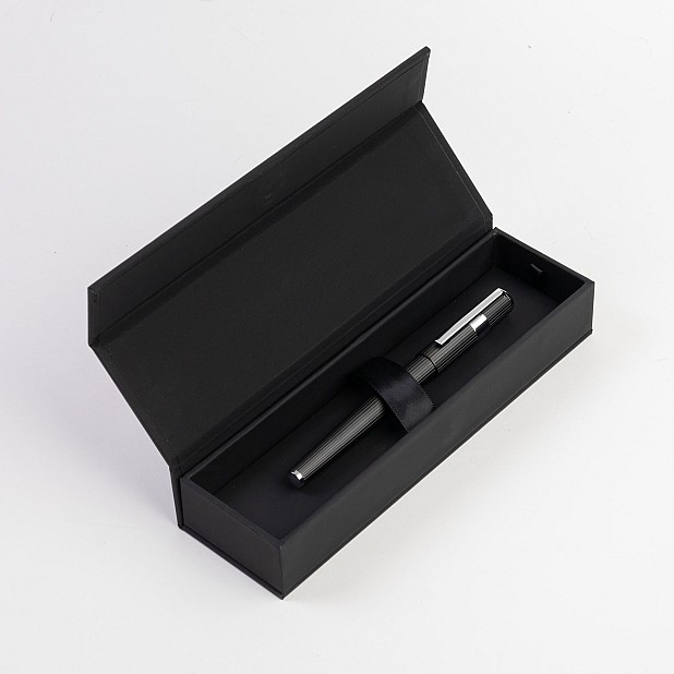 Hugo Boss Gear Ribs Black Fountain pen