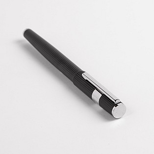 Hugo Boss Gear Pinstripe Black Fountain pen