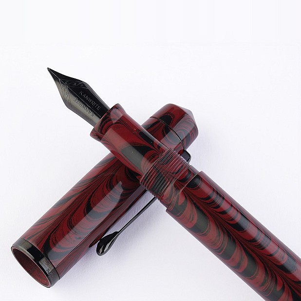 Kanwrite Legacy Swirl röd-svart  ebonit BT reservoarpenna