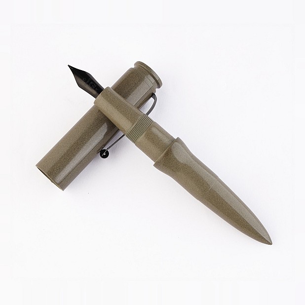 Pluma estilográfica Kanwrite Magnum Bullet Desert Sands de ebonita BT