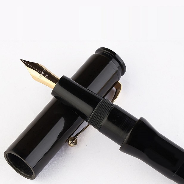 Pluma estilográfica Kanwrite Magnum Bullet, color negro ónix, de ebonita GT