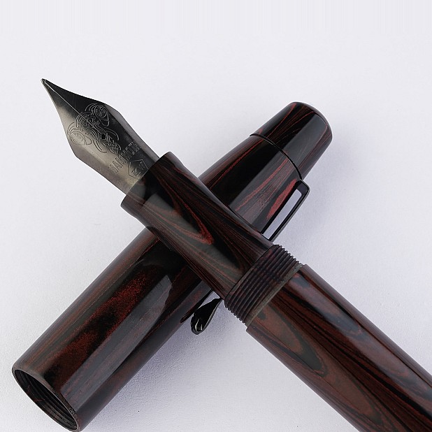 Kanwrite Mammoth Crimson Red Swirl Ebonite BT reservoarpenna