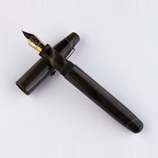 Kanwrite Mammoth Graphite Gold Ebonite GT reservoarpenna