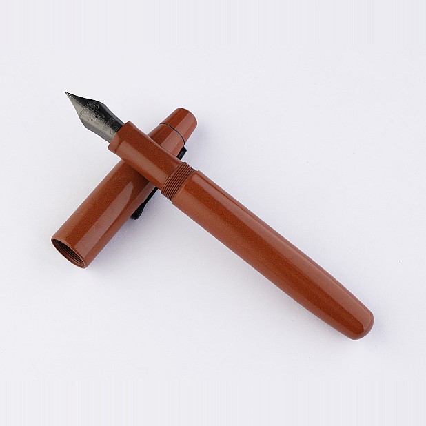 Kanwrite Mammoth Saffron Sands Ebonite BT reservoarpenna