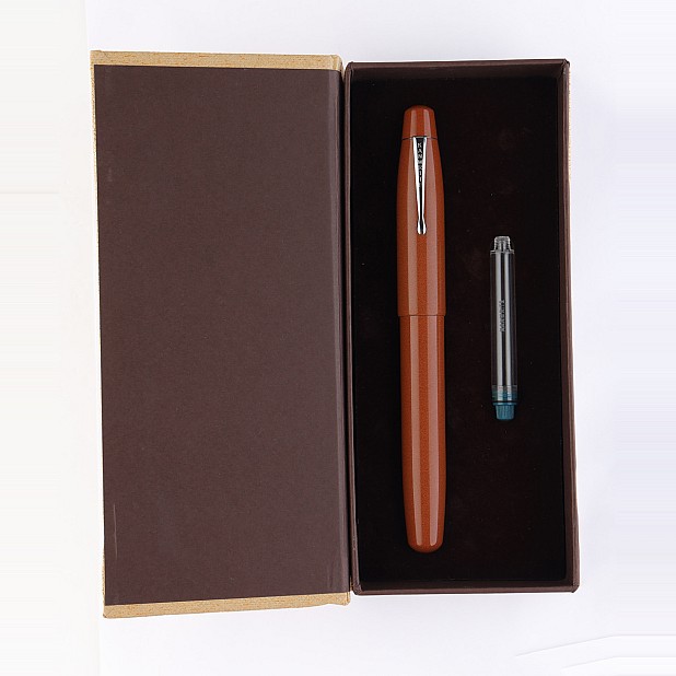 Kanwrite Mammoth Saffron Sands Ebonite CT reservoarpenna