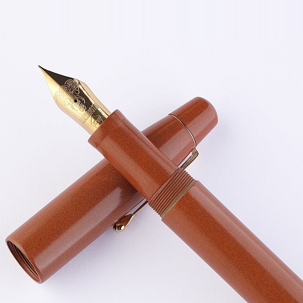 Kanwrite Mammoth Saffron Sands Ebonite GT reservoarpenna