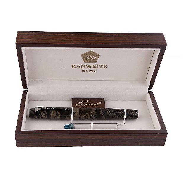 Caneta de tinta permanente Kanwrite Mozart Graphite Gold Ebonite BT