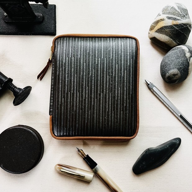 Kyoku Haku Iron Zippered Pen Pouch (Tenfold)