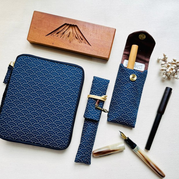 Kyoku Haku Seigaiha Dark Blue Cotton Zippered Pen Pouch (Tenfold)