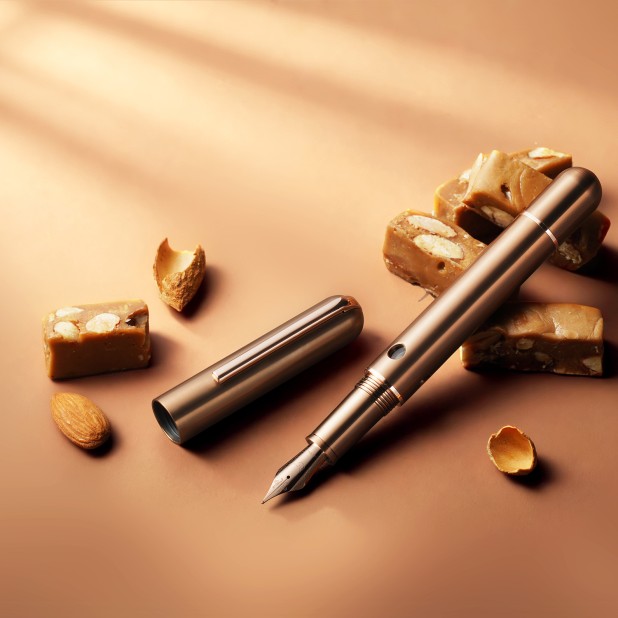 Nahvalur Nautilus Ti Toffee Caneta de tinta