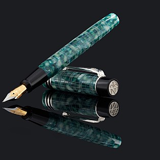 Onoto Magna Macbeth Green Fountain pen
