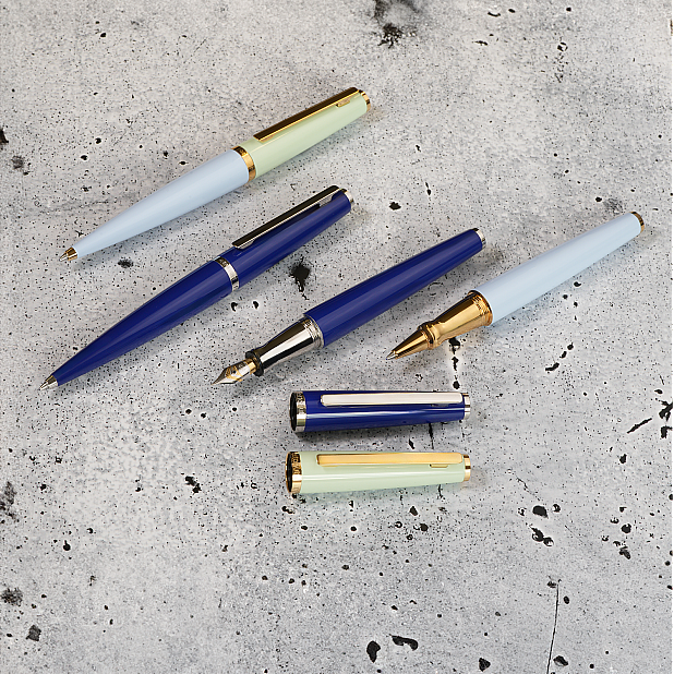 Otto Hutt Design 06 Glacier Soft Green Roller