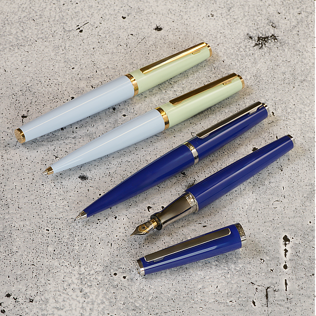 Otto Hutt Design 06 Glacier Soft Green Roller