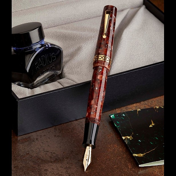 Radius Superior Monterosso Red Fountain pen