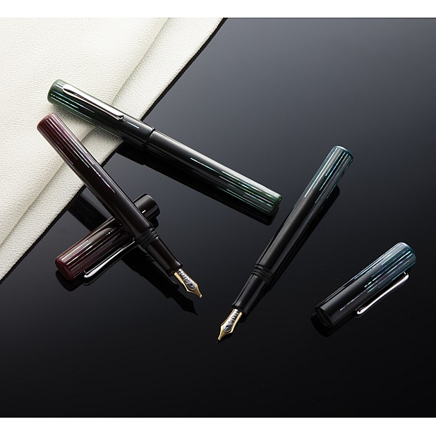 Taccia Raden Ama-Iro Hekiku Fountain pen