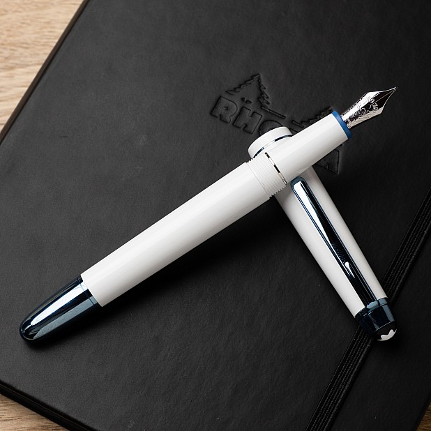 Montblanc Meisterstück Glacier Classique White Plumo Estilográfica  129399