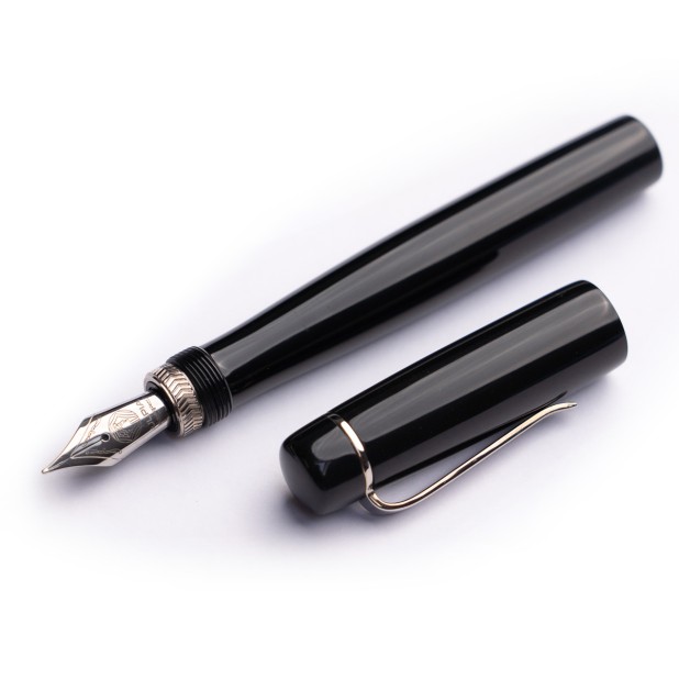 Ulpia 117 Ebonite Absolute Black ST Reservoarpenna