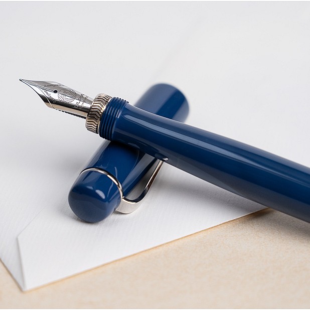 Ulpia 117 Ebonite Celeste Blue ST Plumo Estilográfica