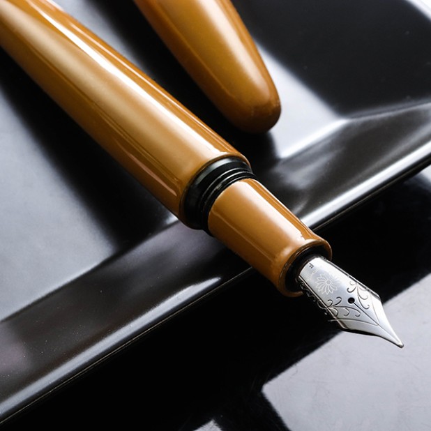 Wancher Dream Pen True Urushi Yellow Plumo Estilográfica