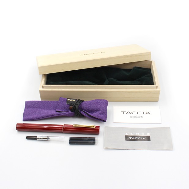 Taccia Kaku-Tate Ume-gasane Rouge Stylo Plume