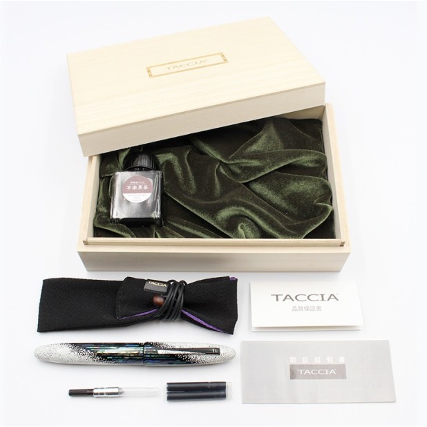 Taccia Miyabi Empress Maki-e Winter Breath LE Fountain pen