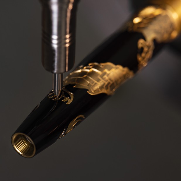 Caneta-tinteiro Caran d'Ache Straw Marquetry Dragon 2024 LE