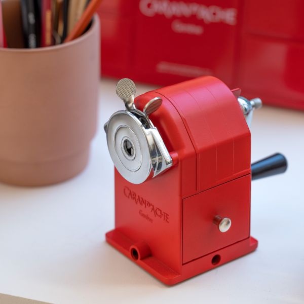 Caran d'Ache Standard Edition Blyertspennvässare i Red metall