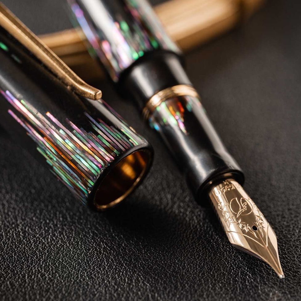 ConCoPens Mother-of-Pearl Lacquer Inlay Aurora Reservoarpenna