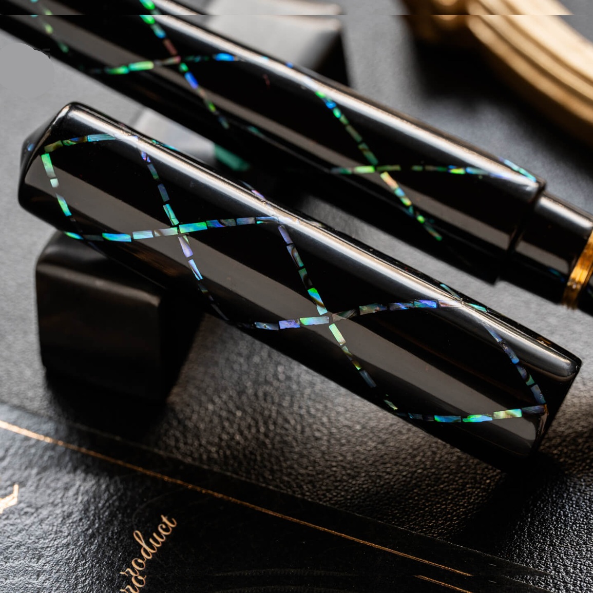 ConCoPens Mother-of-Pearl Lacquer Inlay Aurora X Vulpen