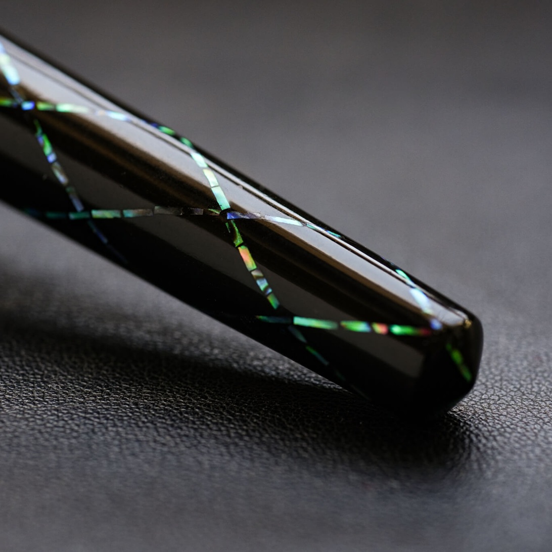ConCoPens Mother-of-Pearl Lacquer Inlay Aurora X Vulpen