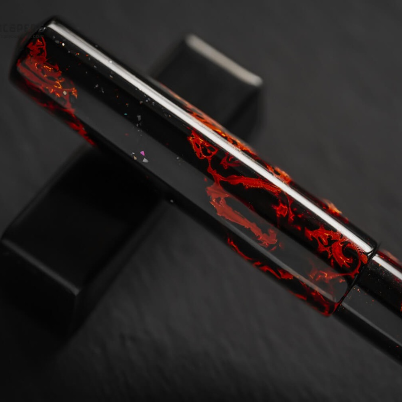 ConCoPens Vietnamese Lacquer Inferno Füllfederhalter