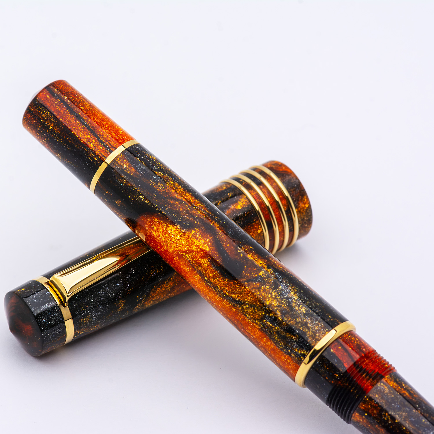 Delta Dolce Vita 2.0 Glow Up ORO by Jonathon Brooks Mid-Size GT Piston Vulpen