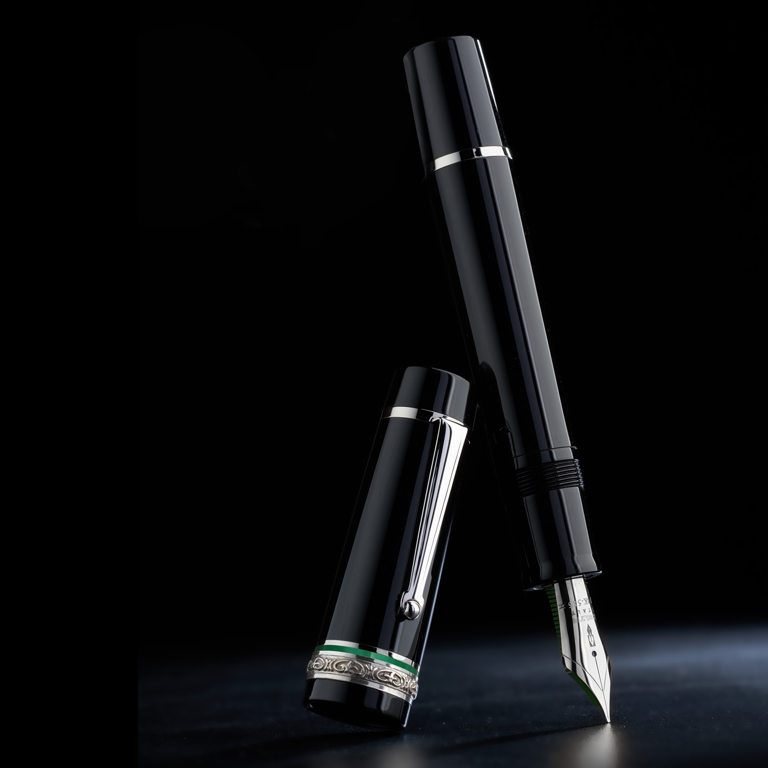 Delta Magnifica Green Oversize ST Fountain pen
