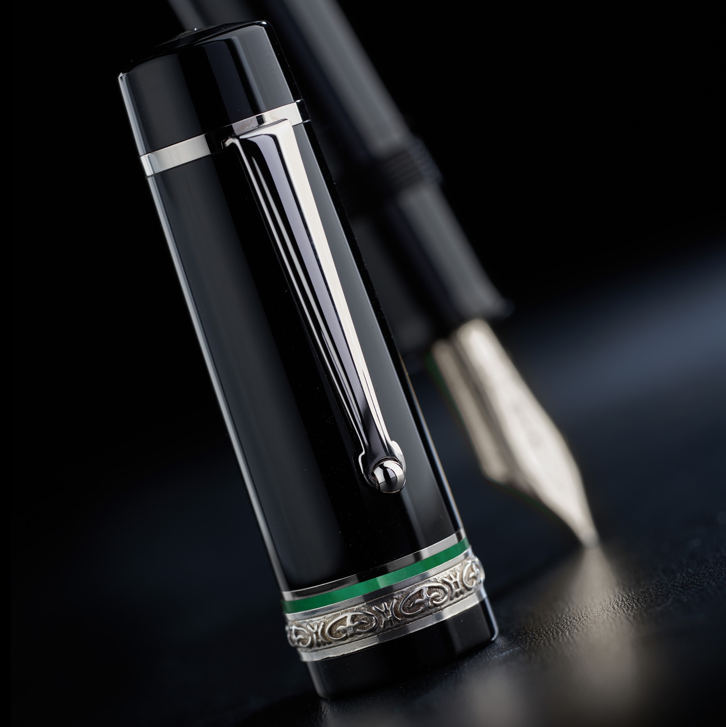 Delta Magnifica Green Oversize ST Fountain pen