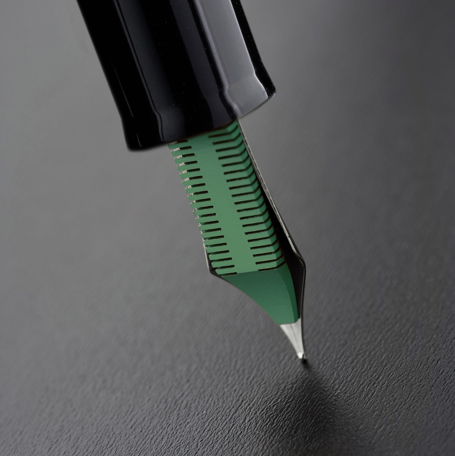 Delta Magnifica Green Oversize ST Fountain pen