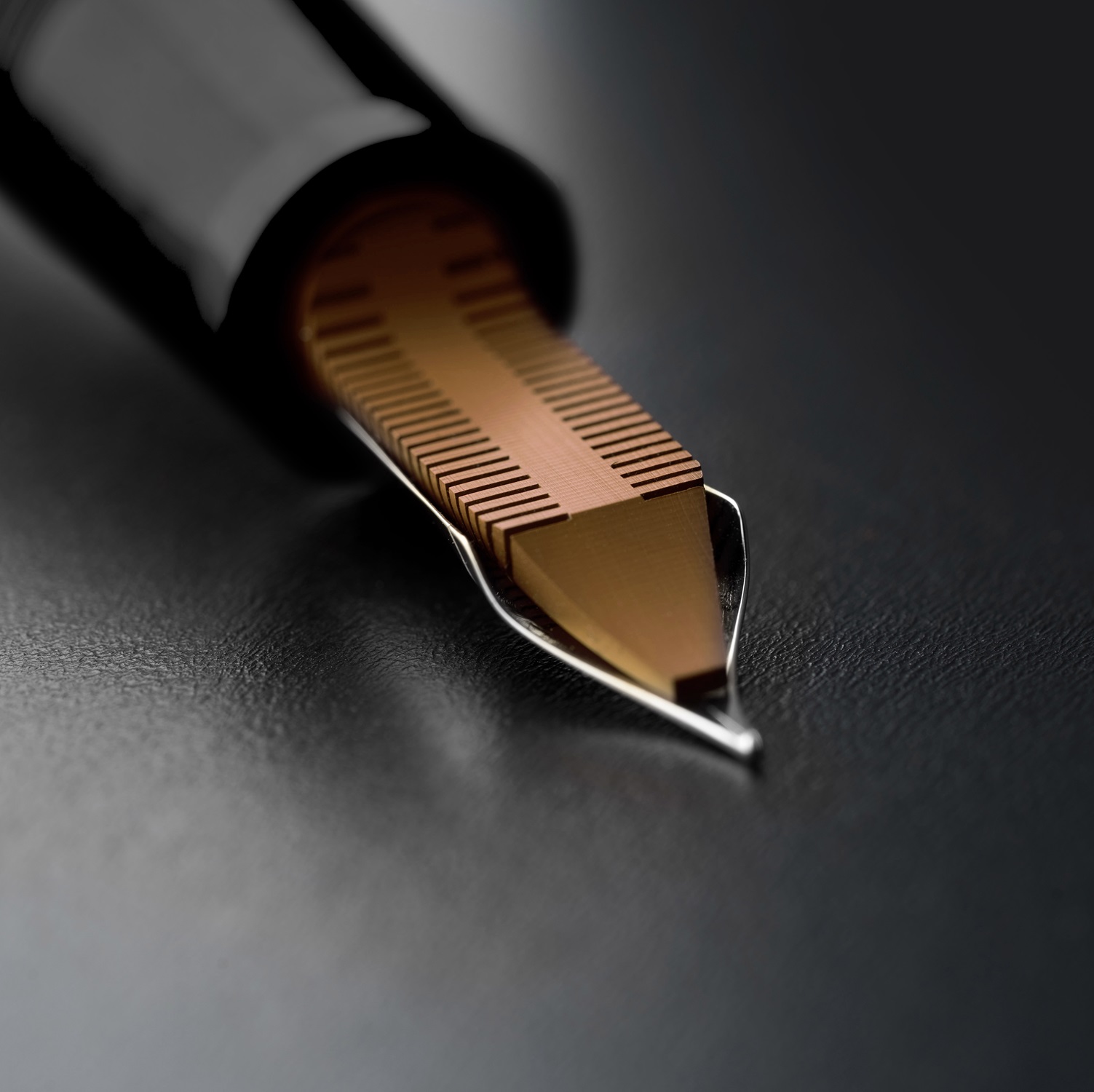 Delta Magnifica Orange Oversize ST Fountain pen