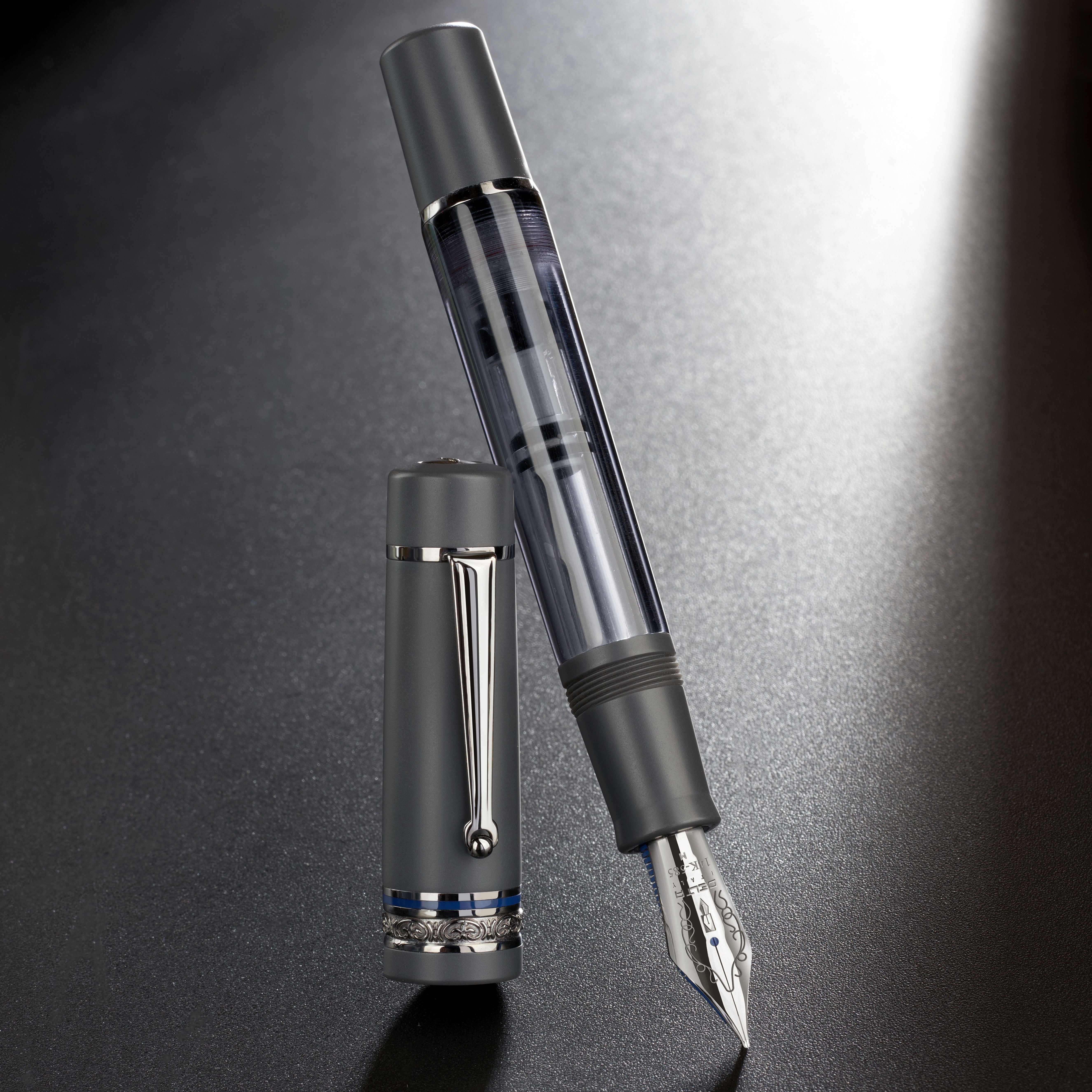 Delta Mid-Size-Plus Prestige Matte Grey ST Pluma Estilográfica