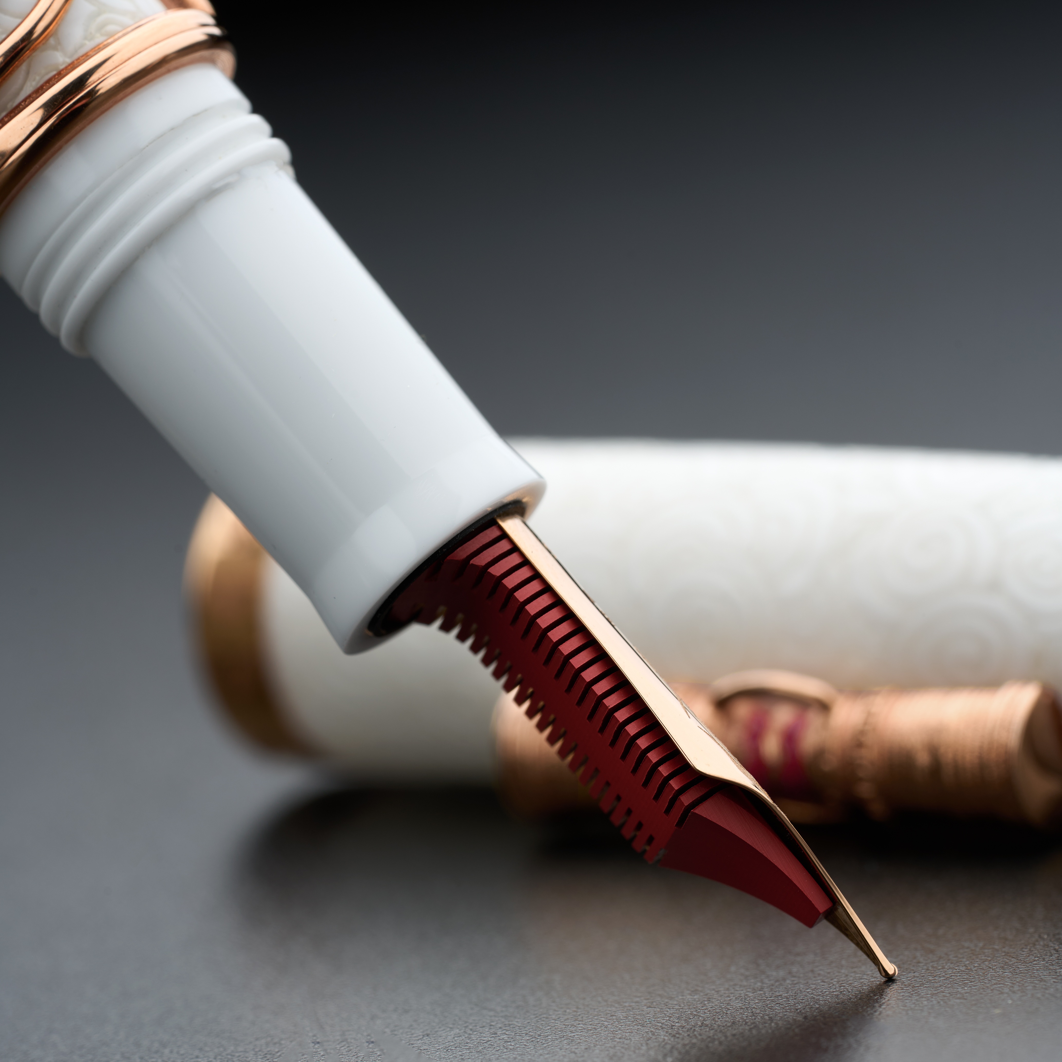 Delta Indigenous Simbu White Rose Gold LE RGT Fountain pen