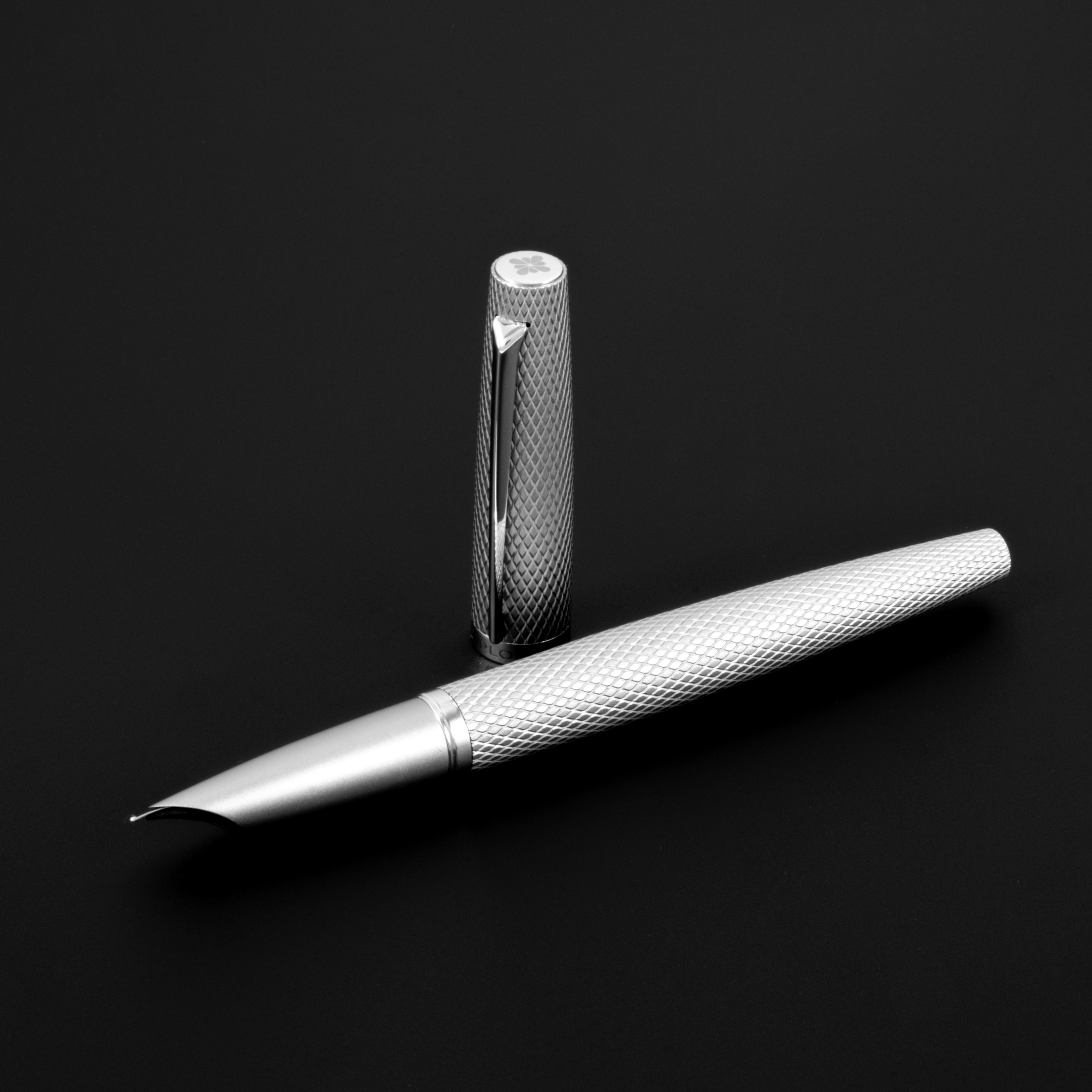 Diplomat Viper Silver Guilloche Pióro wieczne