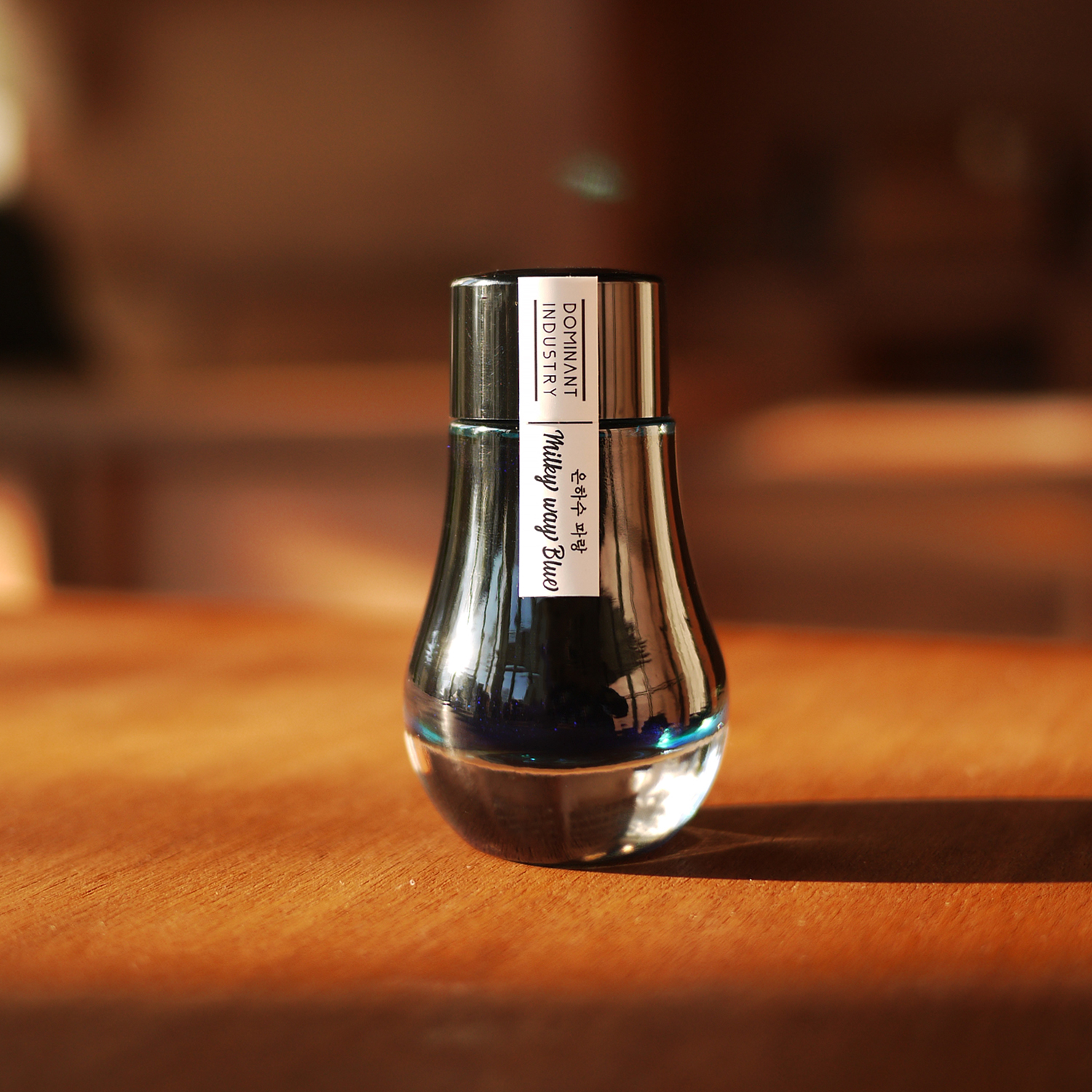 Dominant Industry Pearl No.006 Milky Way Blue 25ml Butelka atramentu