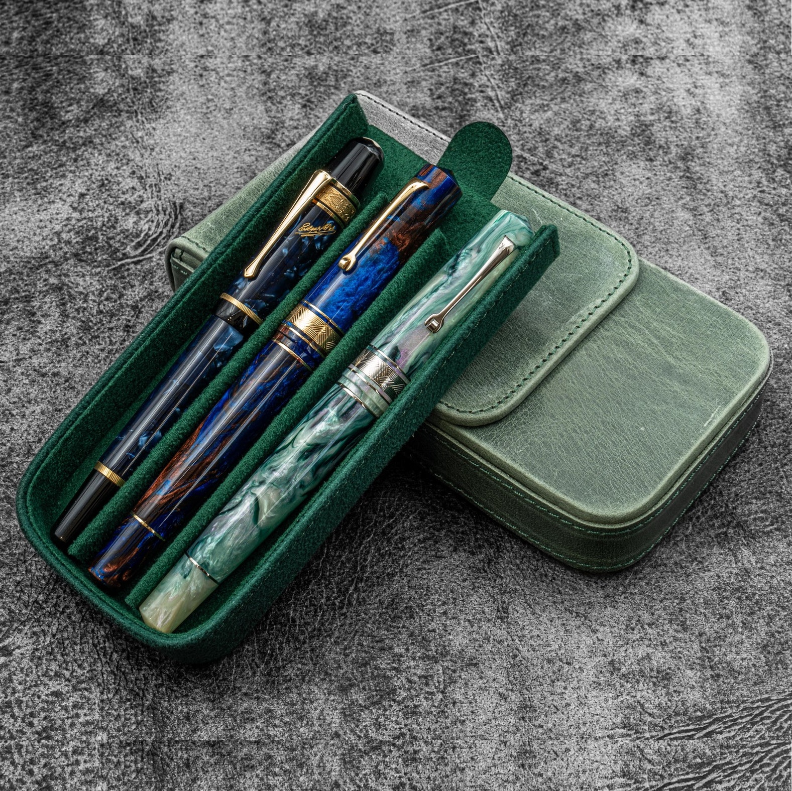 Galen Leather Magnum Opus 3 Slots Crazy Horse Forest Green Hard Pen Case