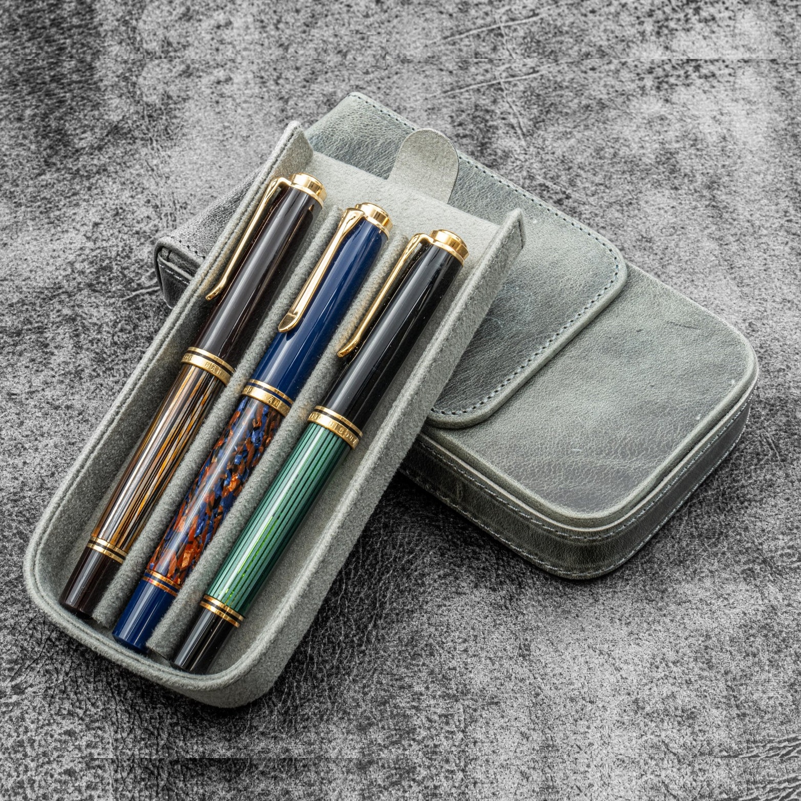 Galen Leather Magnum Opus 3 Slots Crazy Horse Smoky Hard Pen Case